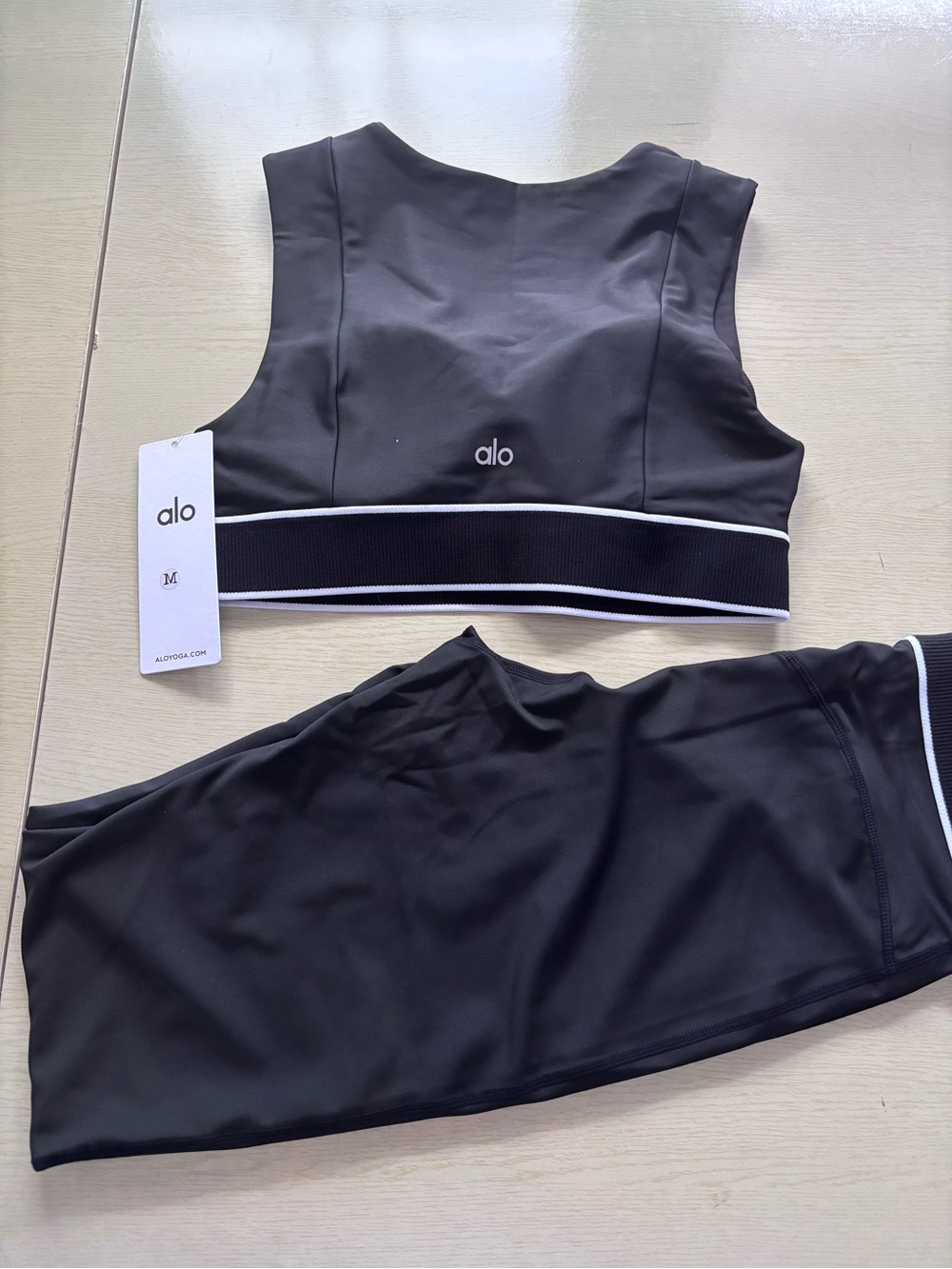 ALO Yoga Black Sports Bra with White Trim - Picture 2 of 6